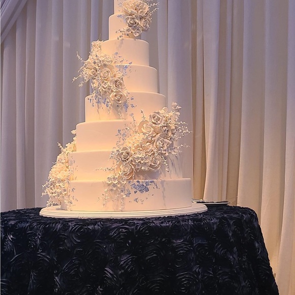 Table Cloth - Picture 2 of 2